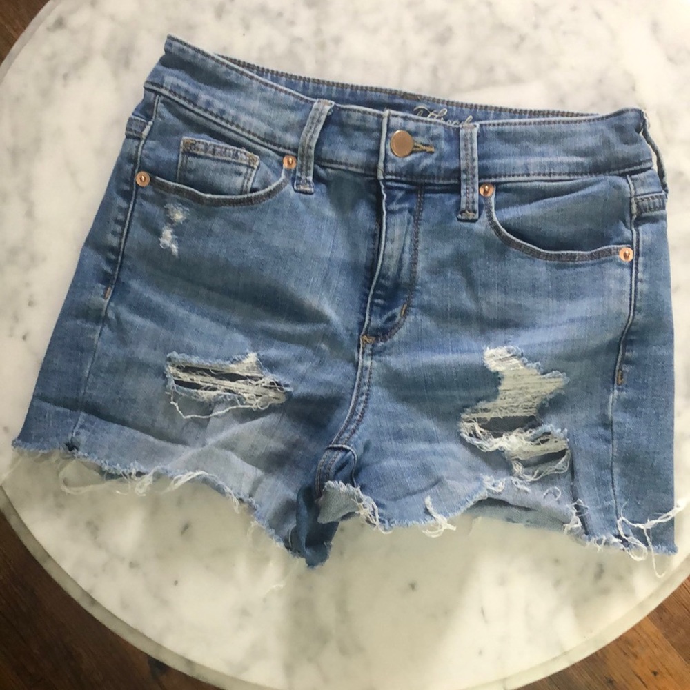 Universal Thread l Distressed Denim Shorts Medium Wash